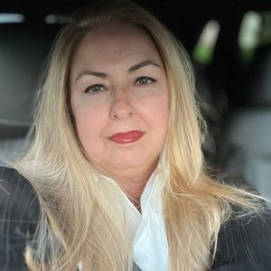 Meet your Posher, Nieves